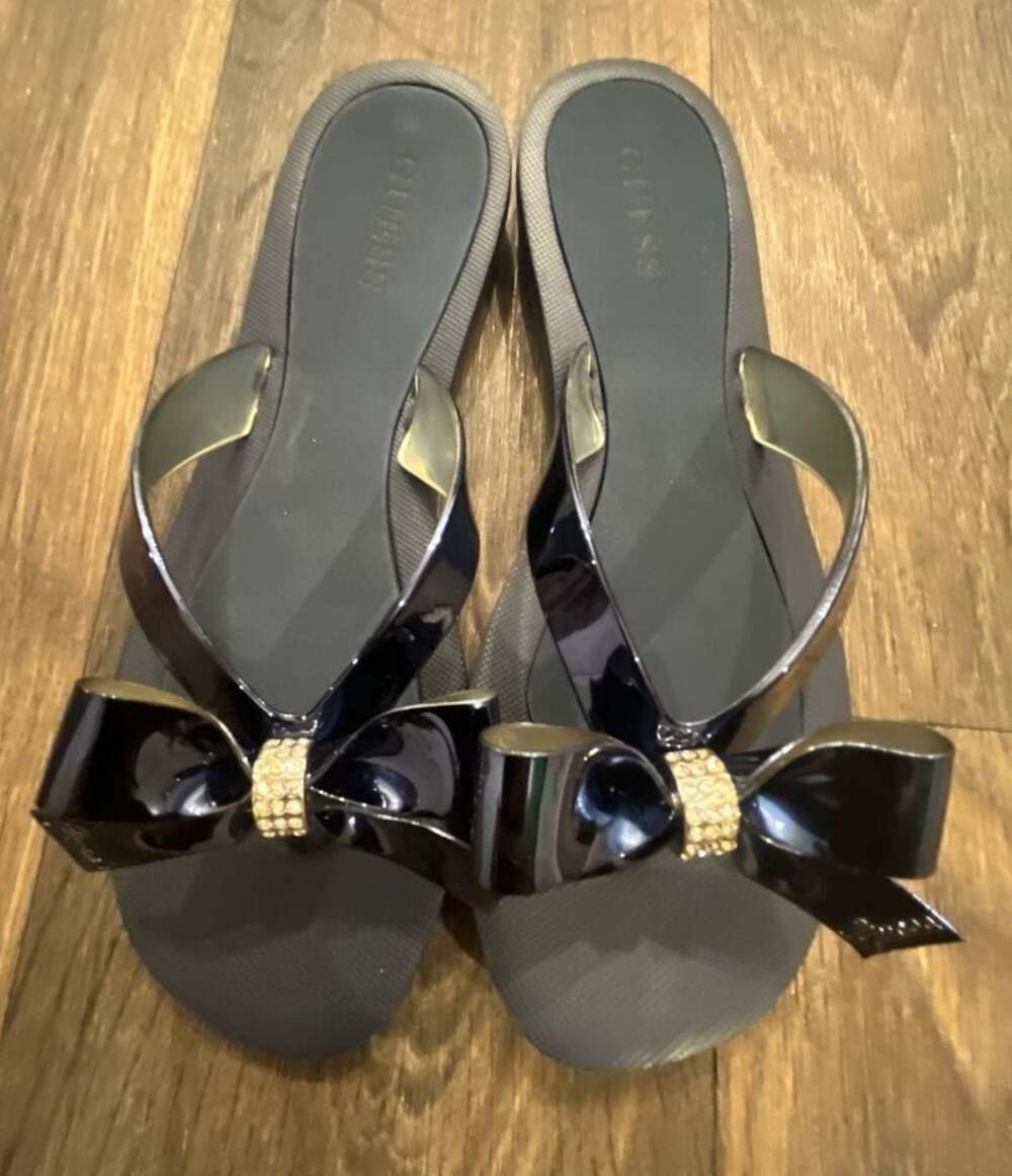 GUESS Women's Tutu Eva Fashion Bow Flip Flop Sandals